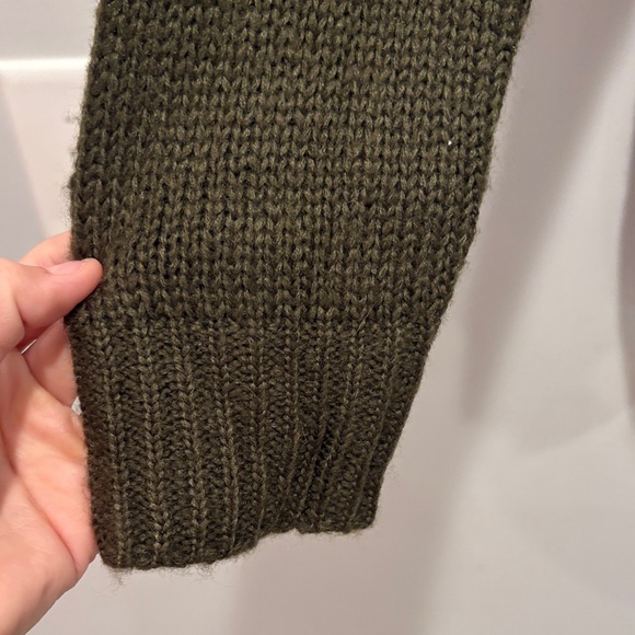 Rewind Olive Sweater with Penguin Design - Picture 3 of 4